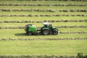 Caro energia nei campi: calano anche gli acquisti di trattori (-14%) e di concimi (-30%)