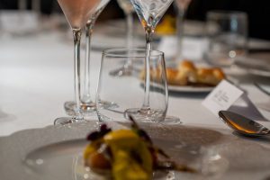 Vino, tartufo e design a cena: l’eccellenza enogastronomica made in Piemonte in un luogo iconico