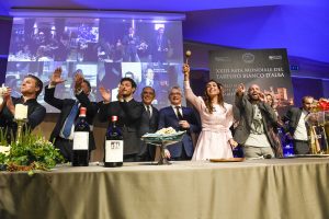 “Asta Mondiale del Tartufo Bianco d’Alba” da record: 184.000 euro da Hong Kong per due esemplari