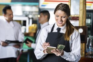 Estate 2025, tra i lavori più ricercati camerieri, cuochi e addetti alla lavorazione dell’ortofrutta Estate 2025, tra i lavori più ricercati camerieri, cuochi e addetti alla lavorazione dell’ortofrutta