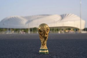 Mondiali in Qatar al via senza birra. L&rsquo;Italia se li &ldquo;gode&rdquo; sul divano con un buon bicchiere di vino