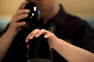 Vedere i sapori: come la cecità può aiutare le persone a capire meglio il vino, secondo Hoby Wedler