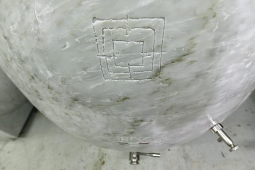 Il vino affinato in marmo di Fuori Mondo