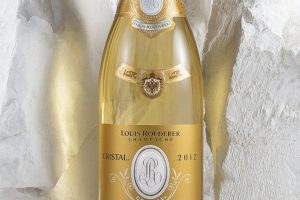 Liv-ex: in un ottobre grigio brilla solamente lo Champagne, guidato dal Cristal di Louis Roederer