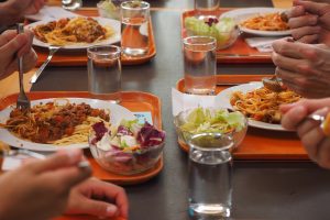 Ristorazione collettiva, a rischio la tenuta del settore. Allarme di Angem su inflazione e costi