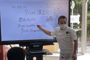 La pizza napoletana diventa materia universitaria: il Giappone nomina il primo professore-pizzaiolo