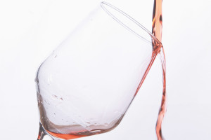 Italian wine, in 2023 the turnover will drop by -16%. And there are 3 million hectoliters in excess