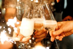 Il 2022 anno delle bollicine. E i follower WineNews vi suggeriscono quelle con cui brindare