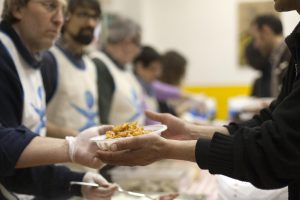 In Italia 3 milioni di cittadini costretti a chiedere aiuto per mangiare a Natale