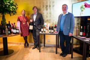 Carta d’imbarco per il vino siciliano: all’Aeroporto di Palermo arriva il primo wine bar di Planeta