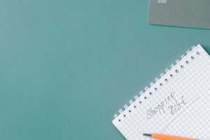 Torna la lista della spesa: la fanno 8 italiani su 10 per tenere sotto controllo gli acquisti