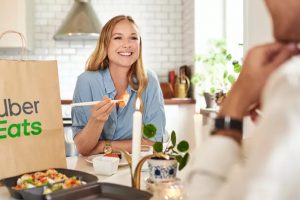 Il pranzo di Natale take away non &egrave; pi&ugrave; tab&ugrave;. Dal vino al men&ugrave;, il decalogo delle buone maniere