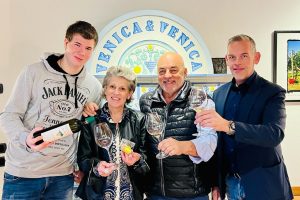 Marlon, che ci insegna l’entusiasmo di raccontare i grandi vini del Collio in cantina da Venica