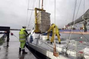 Italian wine challenges the ocean: the first 1,000 bottles set sail for the U.S.