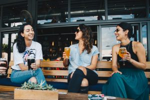 I giovani voltano le spalle al vino, e in Italia e Francia la birra mette nel mirino il sorpasso I giovani voltano le spalle al vino, e in Italia e Francia la birra mette nel mirino il sorpasso