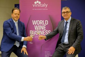 Vinitaly “road show”, un giro del mondo in 50.000 chilometri per promuovere il vino italiano