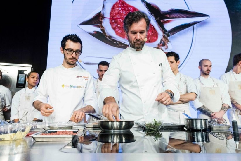 Carlo Cracco tra i grandi chef a “Identità Golose 2023” a Milano