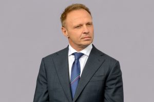 Vino, alcol e salute: Italia contro gli “health warning” irlandesi. Parla il Ministro Lollobrigida