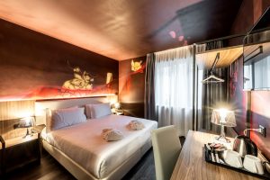 Between art and wine, here are the hotel rooms dedicated to the most creative wine lovers