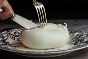 Imprenditore, colto e amante dell’eccellenza: il consumatore tipo della Mozzarella di Bufala Campana Imprenditore, colto e amante dell’eccellenza: il consumatore tipo della Mozzarella di Bufala Campana