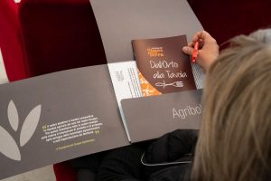 Per i bambini “di città” è sempre più difficile capire il valore del cibo. E la scuola va nei campi