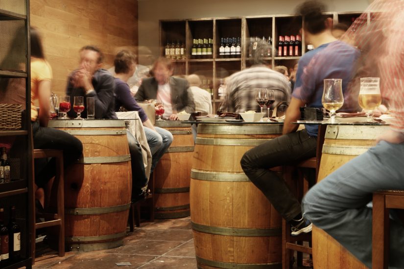 Frequentare bar e ristoranti rimane priorità per il 31% degli italiani:  l'analisi CGA by NielsenIQ - WineNews