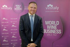 A Vinitaly 2023 il vino incontra la cultura, ma anche le imprese, il turismo e la salute A Vinitaly 2023 il vino incontra la cultura, ma anche le imprese, il turismo e la salute
