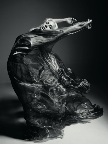 Scatti della campagna Dom Pérignon X Lady Gaga