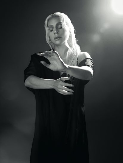 Scatti della campagna Dom Pérignon X Lady Gaga