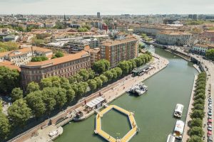 A Milano si cammina sulle acque della Darsena sul sughero riciclato Amorin Cork Italia