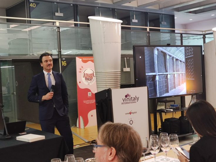 Bertani Masterclass Library a Vinitaly 2023 - 6 vendemmie “Esuberanti“ di Amarone della Valpolicella Classico con il direttore generale Andrea Lonardi