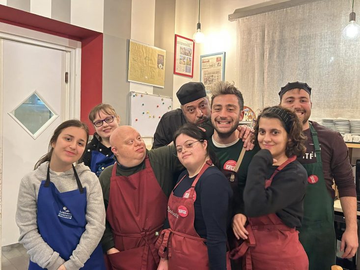 I ragazzi di Centimetro Zero a lavoro nella Locanda