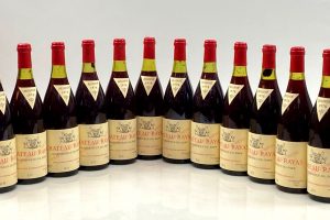 Asta da record a Parigi: 7 milioni di euro raccolti con 30.000 bottiglie dei grandi vini di Francia