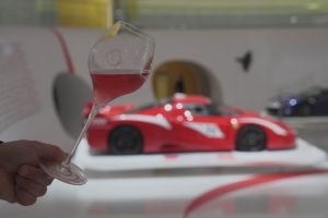 Lambrusco, 50 anni di successo di un vino che ha conquistato il mondo, rosso come la Ferrari