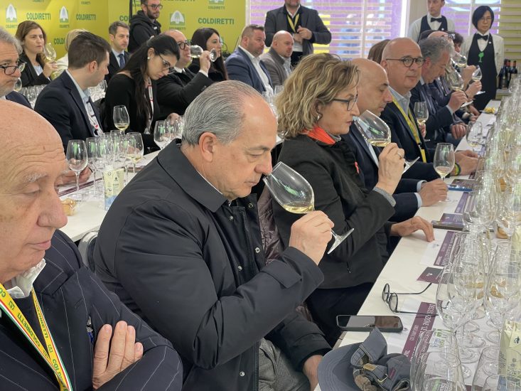 Paolo De Castro, eurodeputato Pd, in degustazione