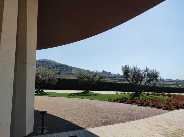 Pieropan, 50 anni di Vigneto Calvarino - il Castello di Soave dalla cantina Pieropan