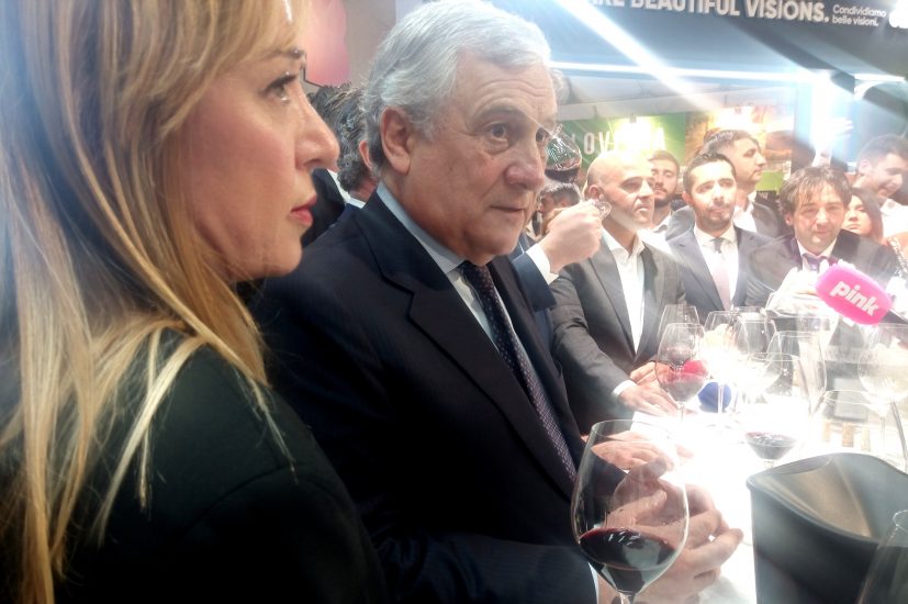 Vinitaly 2023, nelle foto WineNews ed Ennevi by Veronafiere