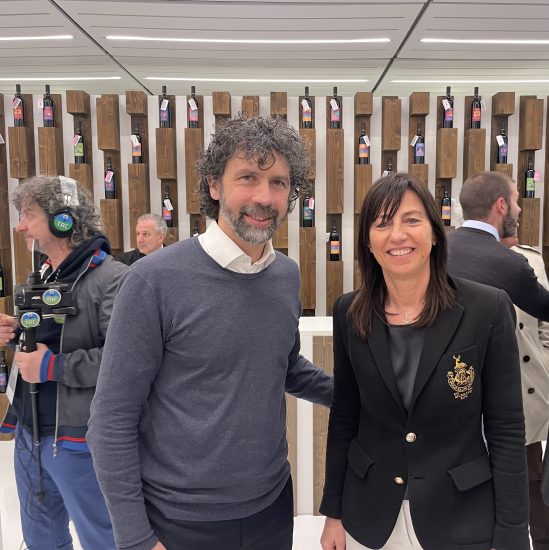 Il sindaco di Verona, Damiano Tommasi, con la produttrice Elvira Bortolomiol