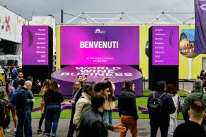 Vinitaly 2023: dominated by politics, with lots of business, and open to the world