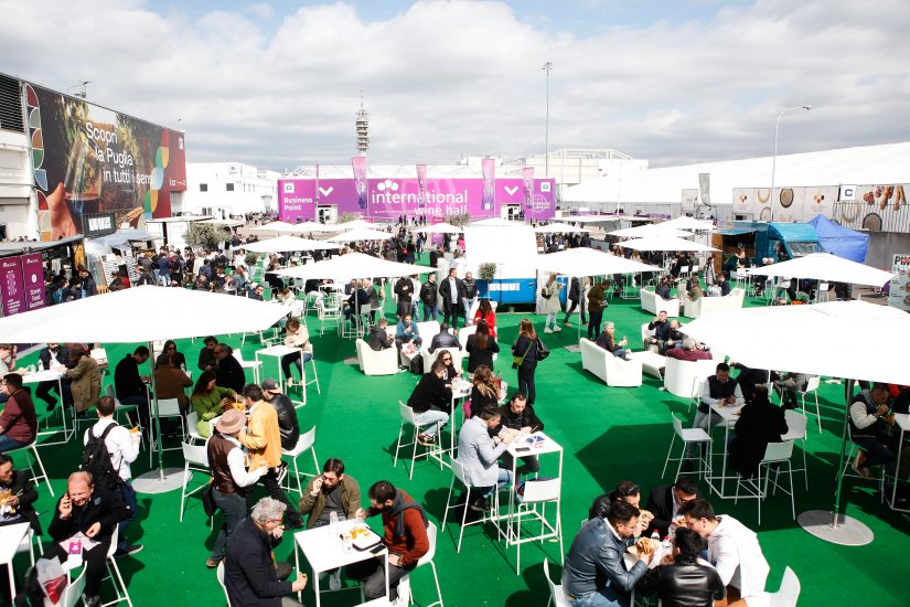 Vinitaly 2023, nelle foto WineNews ed Ennevi by Veronafiere