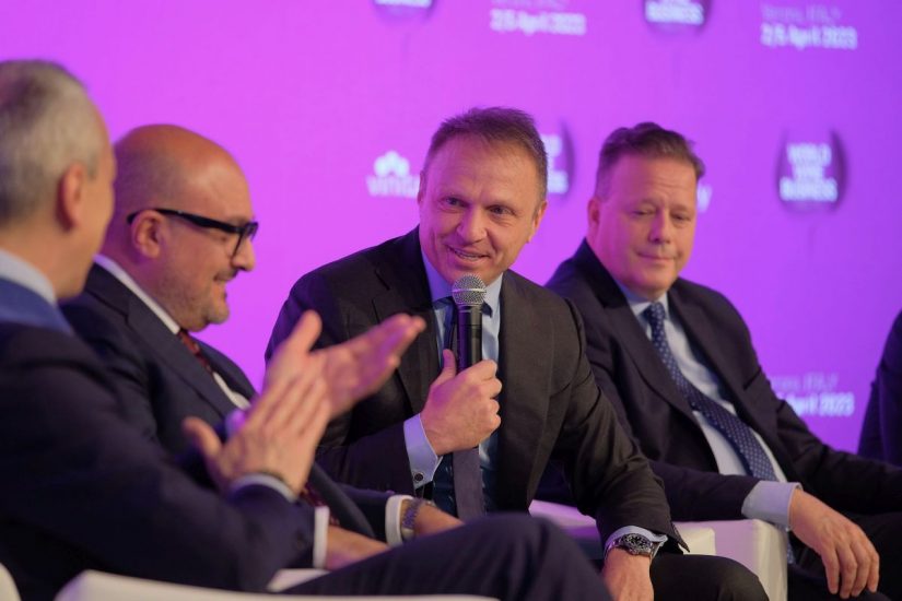 Vinitaly 2023, nelle foto WineNews ed Ennevi by Veronafiere