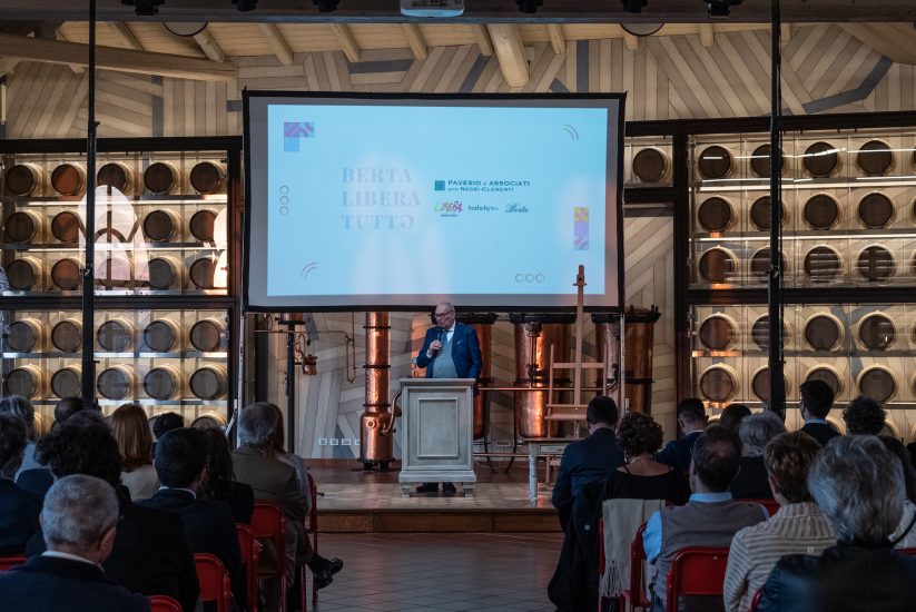 Un momento dell’asta di beneficienza di Distillerie Berta 