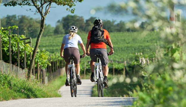 C&rsquo;&egrave; anche la Toscana tra i 9 migliori territori del vino al mondo per il cicloturismo