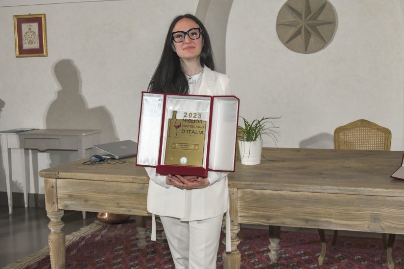 “Miglior Enotecario d’Italia” 2023: Silvia Angelozzi di Alba Adriatica (Teramo), dell’Enoteca “Bellariva Enoteca Bistrot”, nella categoria enoteca con mescita