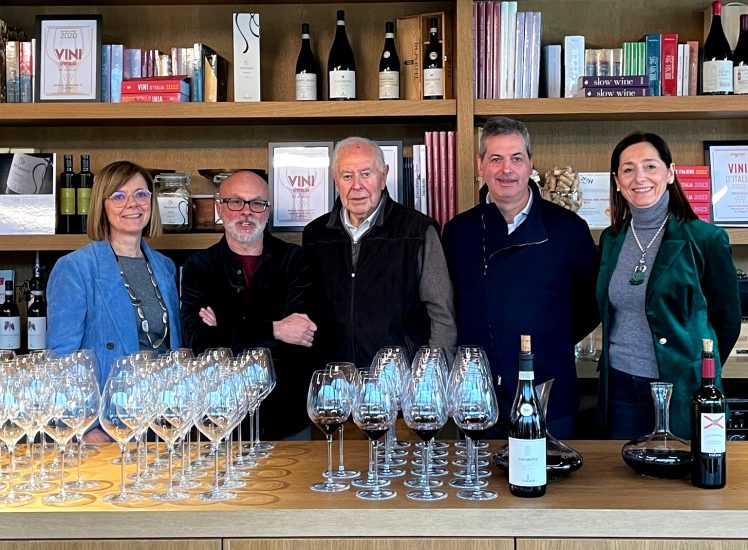 Sabrina, Antonietta e Riccardo Tedeschi, con il padre Renzo e Maurizio Ugliano