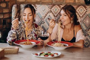 Alle difficoltà dell’inflazione il settore food & beverage risponde puntando sulla sostenibilità Alle difficoltà dell’inflazione il settore food & beverage risponde puntando sulla sostenibilità