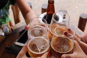 L’Italia brinda con la birra. Crescono i consumi interni, ma le accise preoccupano il settore