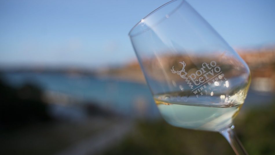 A WineNews, dal Porto Cervo Wine & Food Festival, i trend di consumo nelle località più ambite