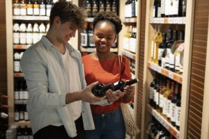 Wine: territory, denomination and company brand decide the purchase. But keep an eye on the packaging Wine: territory, denomination and company brand decide the purchase. But keep an eye on the packaging
