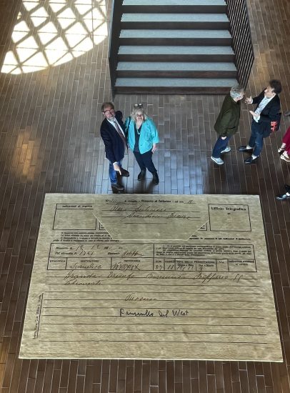 La Fanciulla del West di Elisabetta Benassi con Alessandro Regoli e Irene Chiari, founder di WineNews